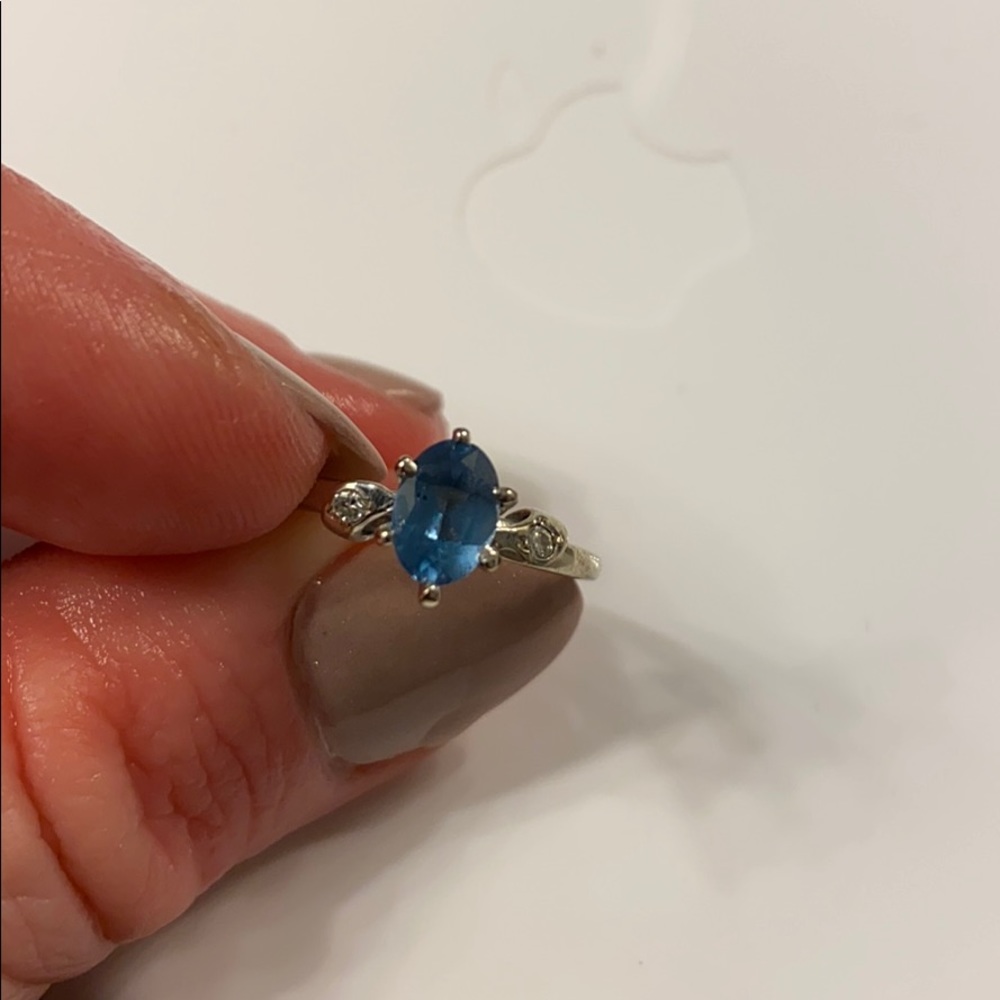 Blue topaz with two little diamonds